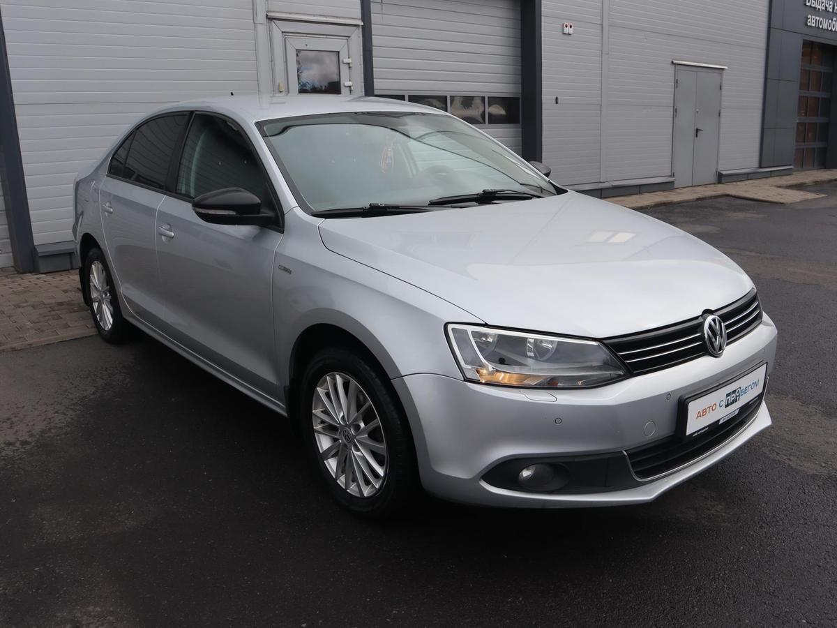 Седан Volkswagen Jetta 2013 года, 1090000 рублей, Железногорск