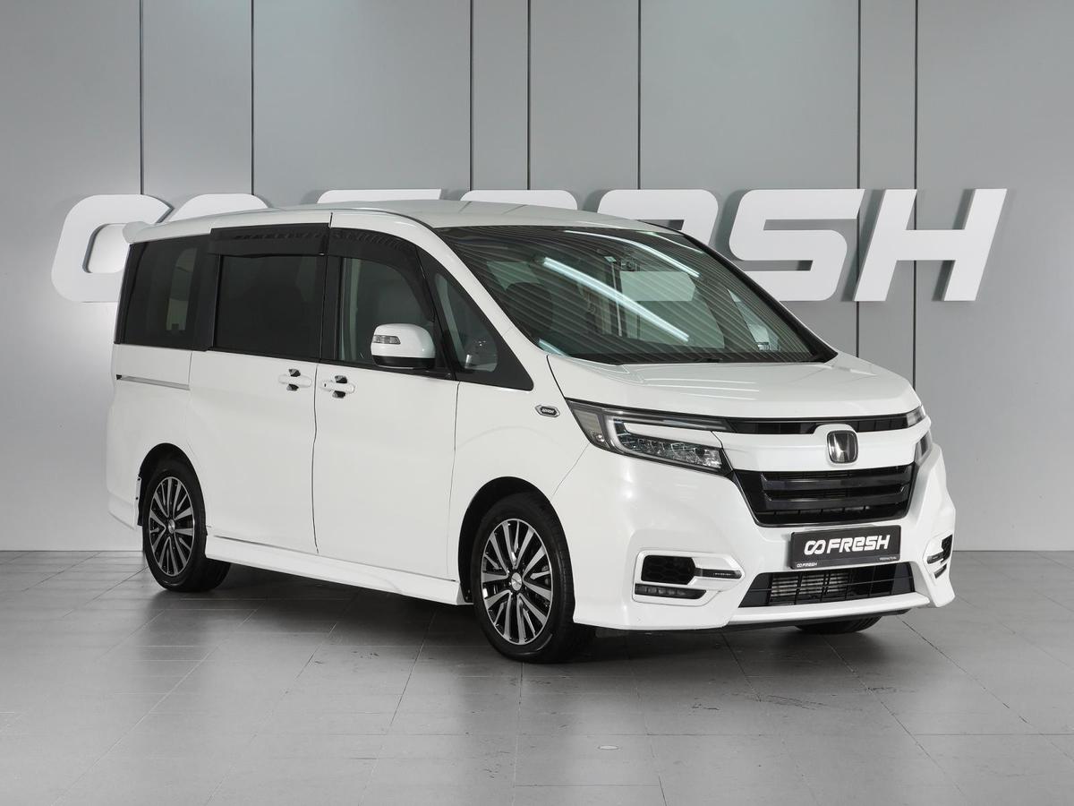Минивэн Honda Stepwgn Spada 2017 года, 2345000 рублей, Красный Пахарь