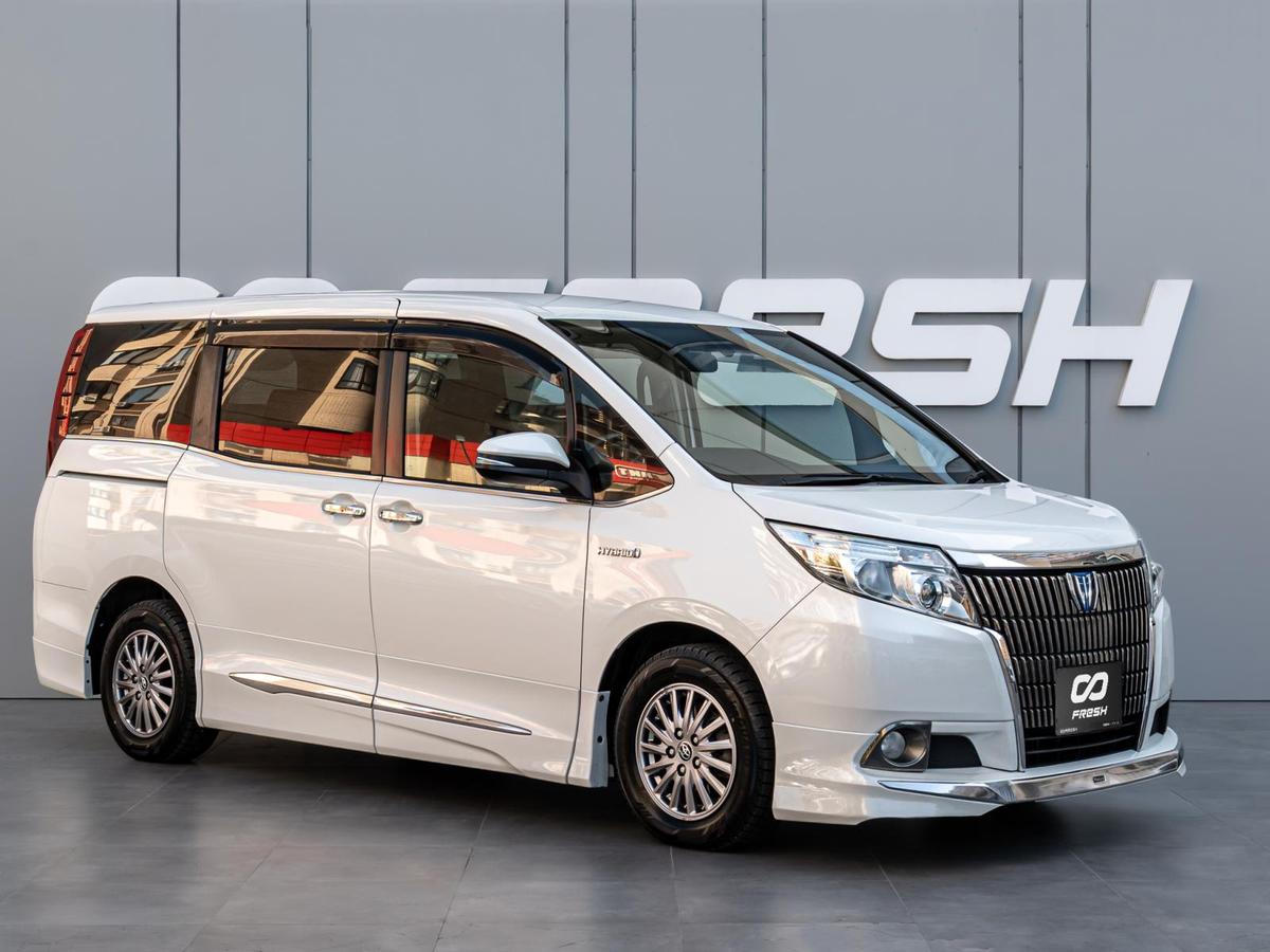 Минивэн Toyota Esquire 2015 года, 2106000 рублей, Краснодар