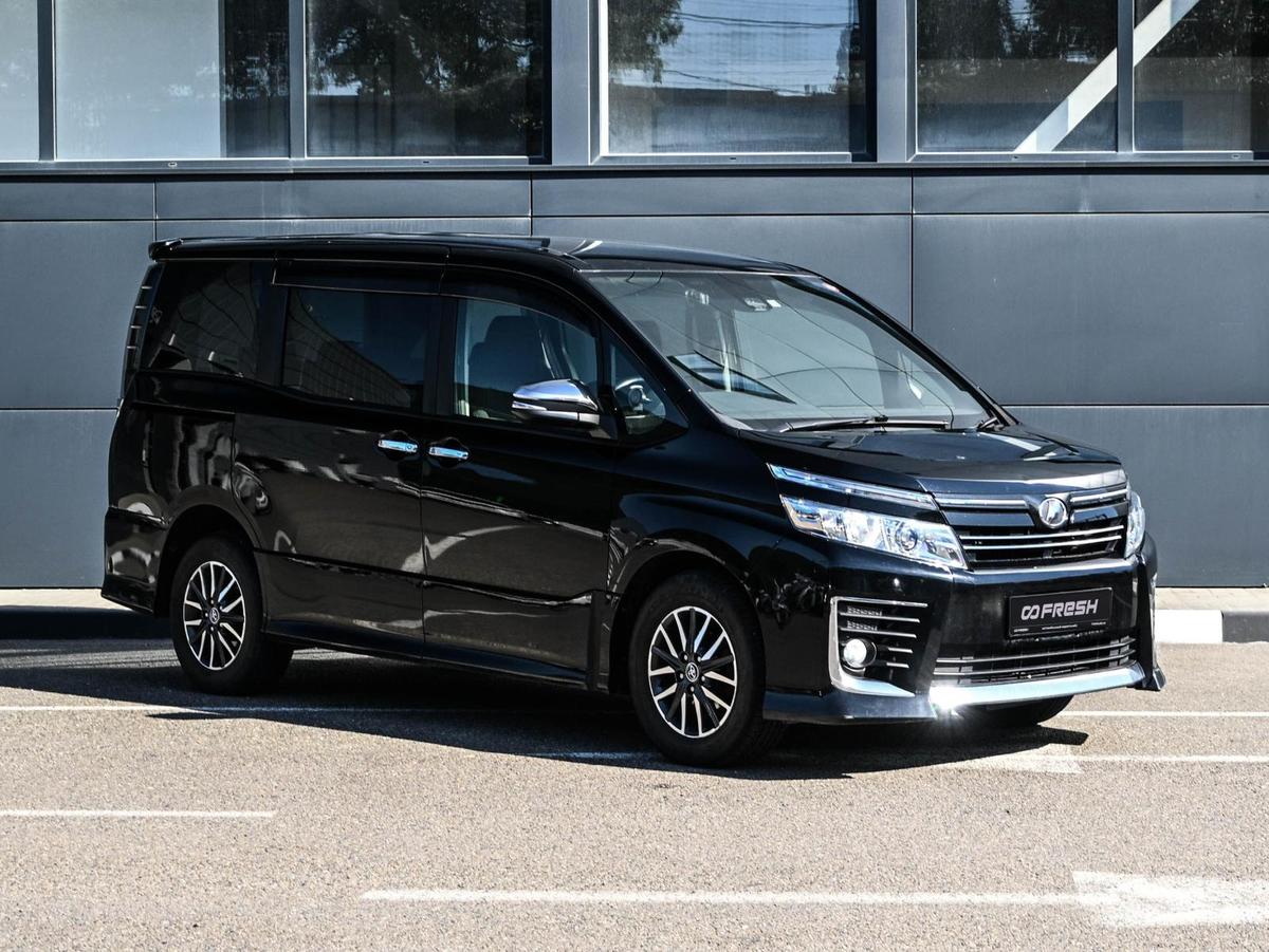 Минивэн Toyota Voxy 2016 года, 1945000 рублей, Кирилловка