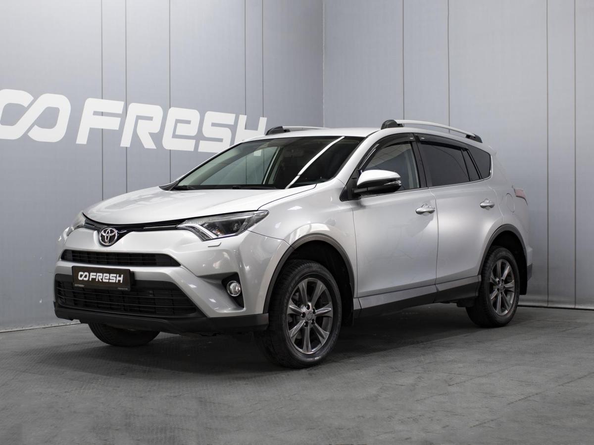 Внедорожник Toyota RAV4 2017 года, 2440000 рублей, Омск