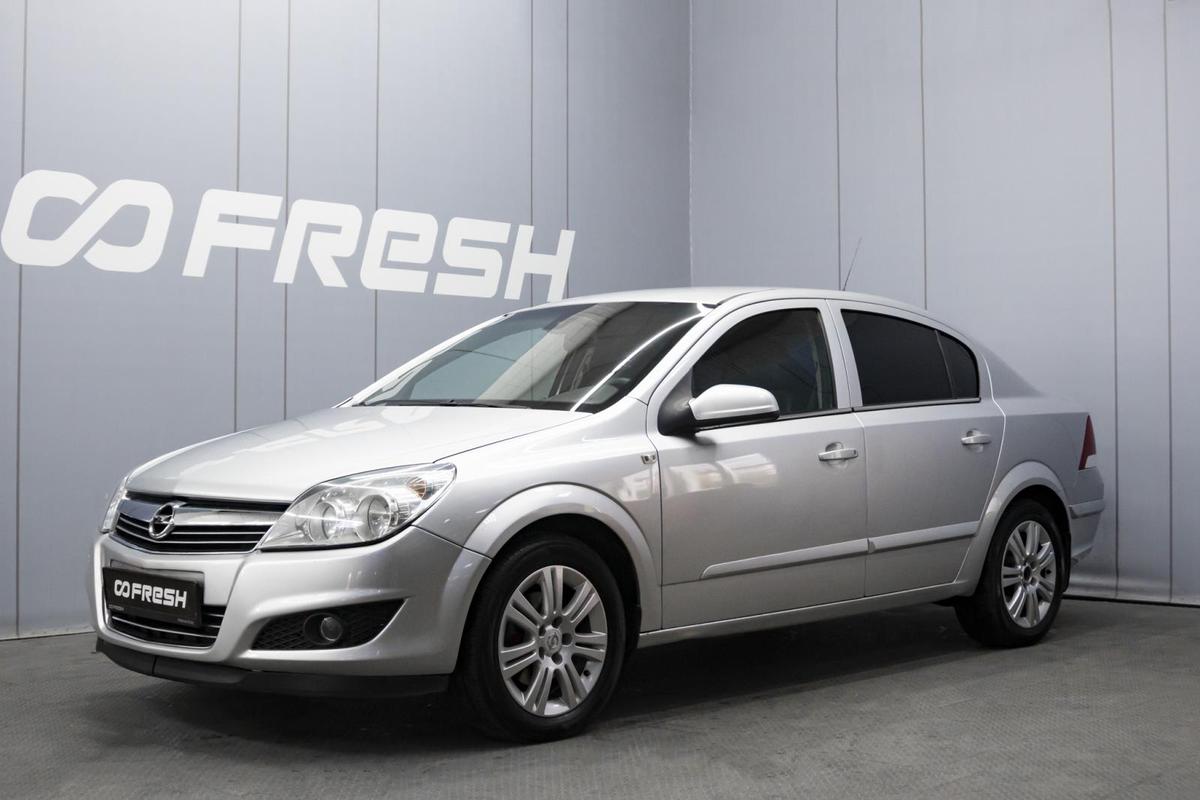 Седан Opel Astra 2010 года, 520000 рублей, Омск