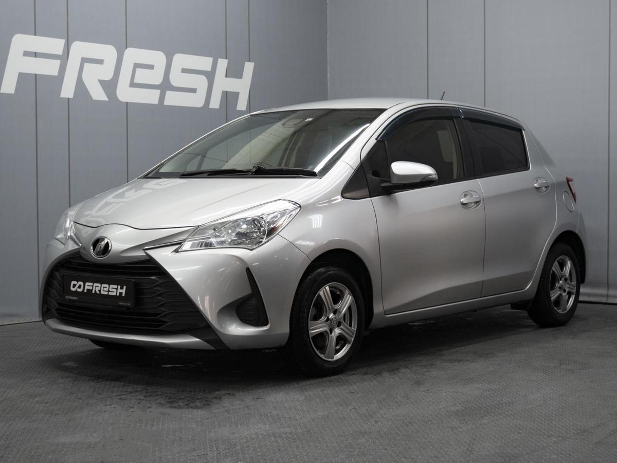 Хетчбэк Toyota Vitz 2017 года, 1000000 рублей, Омск
