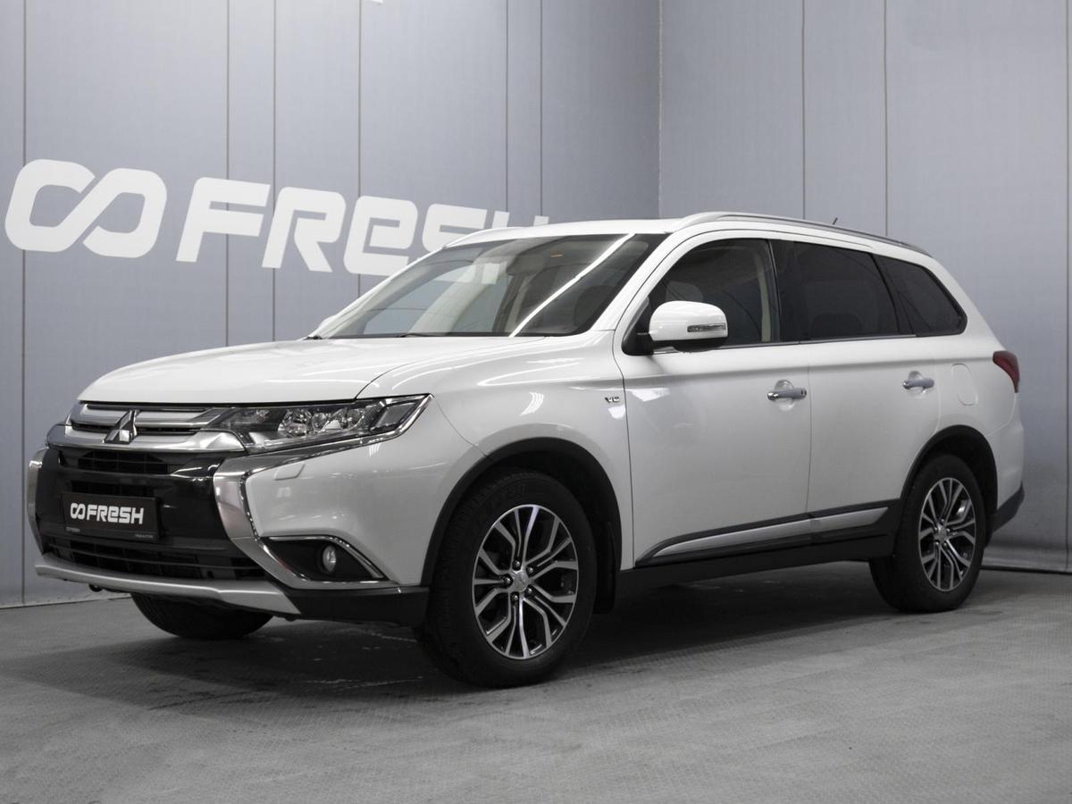 Внедорожник Mitsubishi Outlander 2015 года, 2330000 рублей, Омск