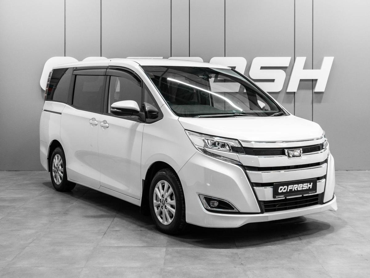Минивэн Toyota Noah 2018 года, 2530000 рублей, Тюмень
