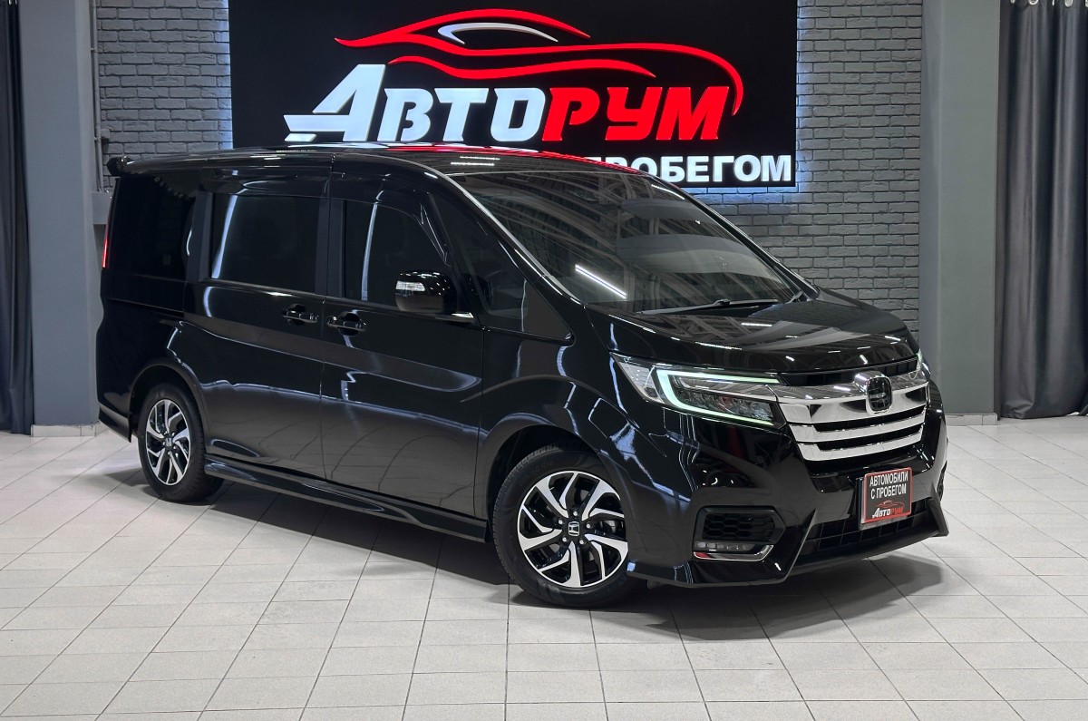 Минивэн Honda Stepwgn Spada 2018 года, 1997000 рублей, Красноярск