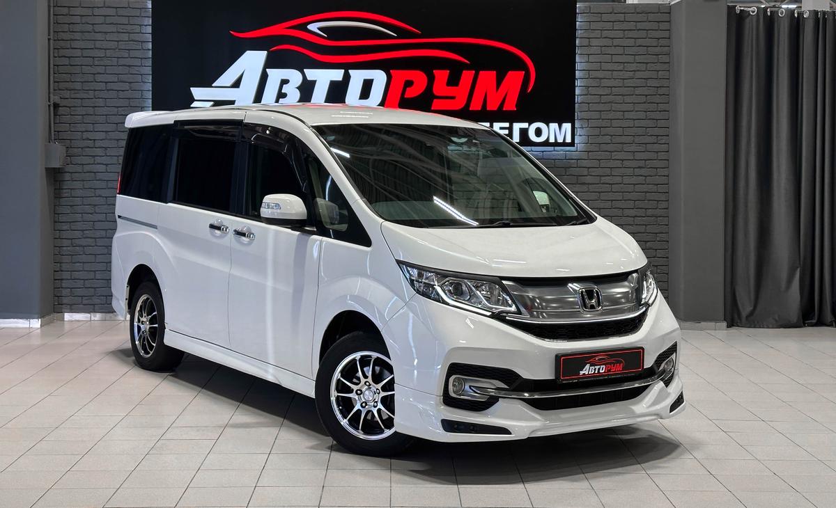 Минивэн Honda Stepwgn Spada 2017 года, 1987000 рублей, Красноярск