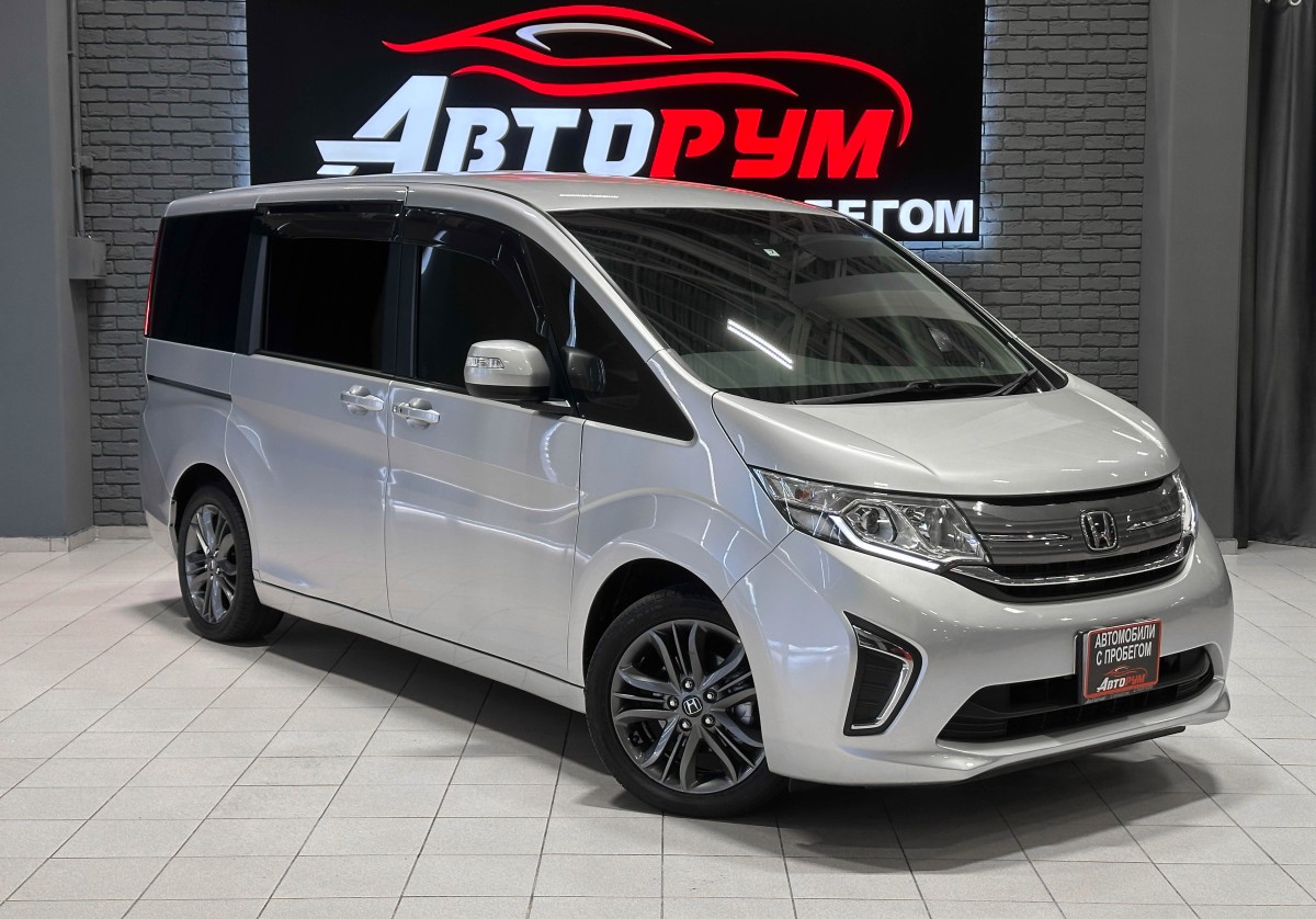 Минивэн Honda Stepwgn 2017 года, 1720000 рублей, Красноярск