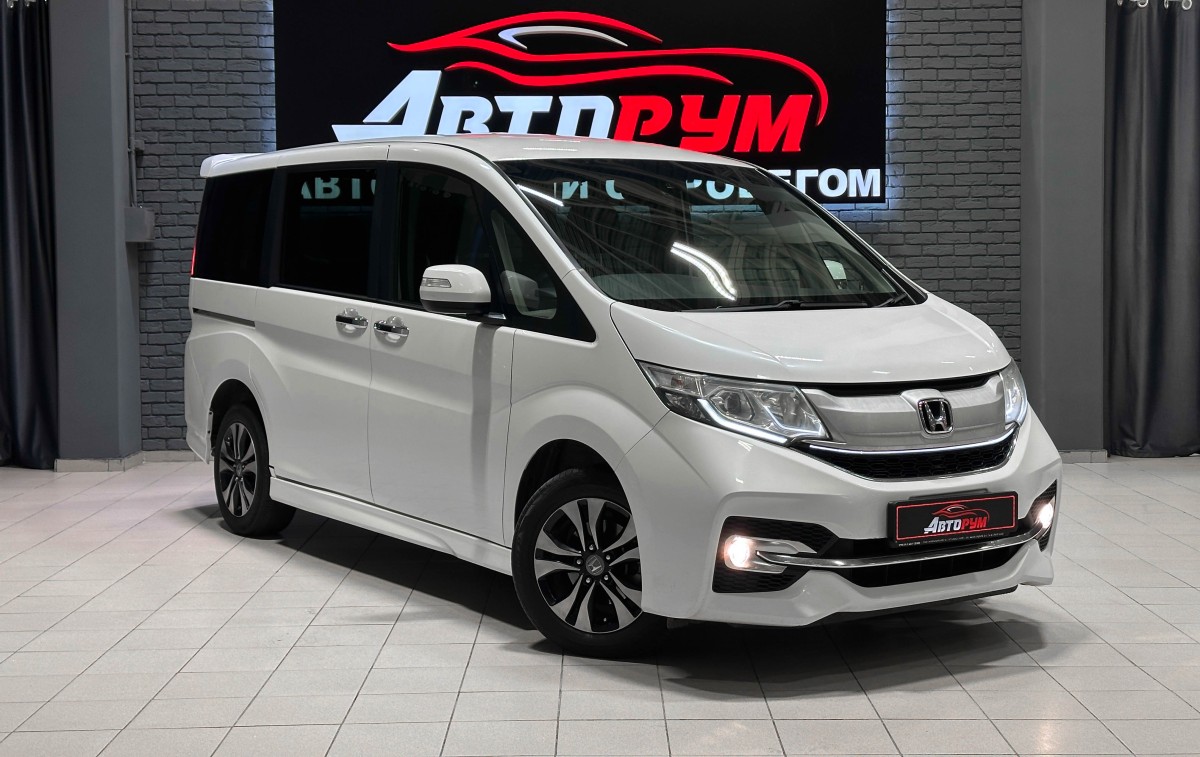 Минивэн Honda Stepwgn 2017 года, 1897000 рублей, Красноярск